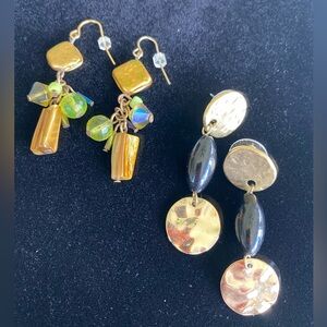 🎄$3 bundled - 2 Pairs of Dangle Earrings